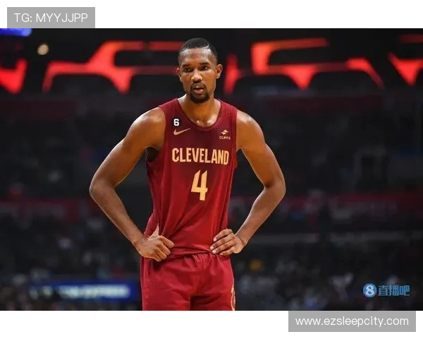 小莫布里攻防两端表现出色12投9中贡献18分10板2断2帽正负值高达26